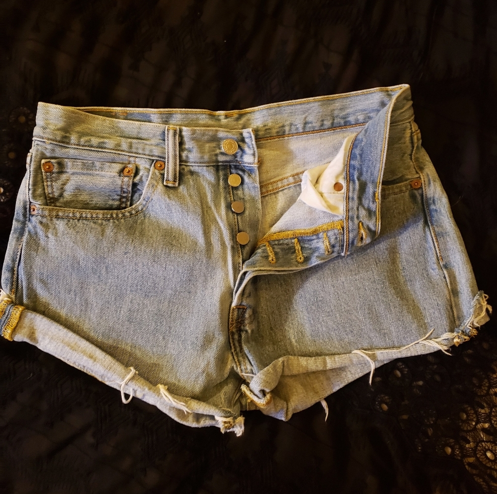 Classic 501 Button Fly Levi Cut Off Shorts